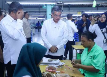Menaker Sidak Perusahaan di Semarang