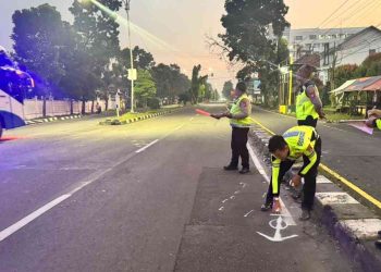 Polisi Melakukan Olah TKP kecelakaan di Sleman