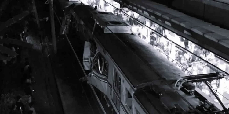 Tabrakan KA Argo Bromo Vs KRL