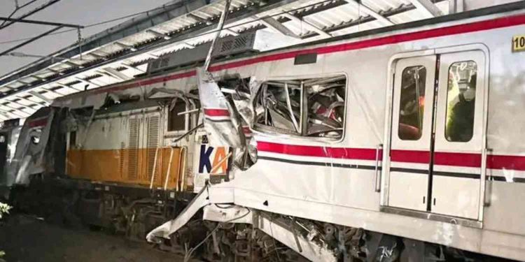 Tabrakan KRL dan KA Argo Bromo di Bekasi Timur