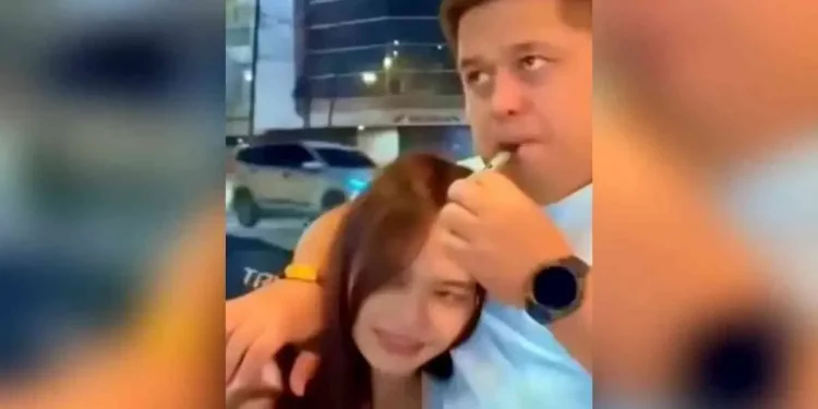 Viral Video Kompol DK Peluk Wanita Sambil Pakai Pod Getar