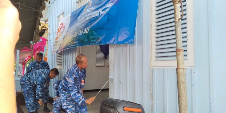 Lanud J.A. Dimara Gelar Aksi Sosial Sambut HUT ke-80 TNI AU