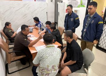 Bareskrim Polri Serahkan Lima Tersangka Judi Online dan Barang Bukti Rp55 Miliar ke Jaksa