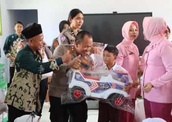 Kapolres Bengkulu Utara Kunjungi SLB Gunung Selan, Berikan Dukungan untuk Anak Berkebutuhan Khusus