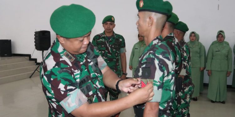 23 Prajurit Kodim 0827/Sumenep Terima Kenaikan Pangkat, Dandim Dorong Profesionalisme