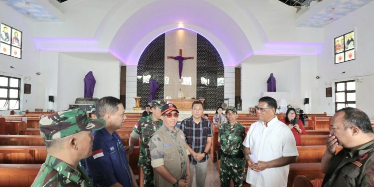 Kepala BNPB Kunjungi Gereja di Minahasa Terdampak Gempa, Pastikan Ibadah Aman