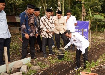 Kolaborasi Perantau dan Masyarakat Tanah Datar Dukung Program Bedah Rumah