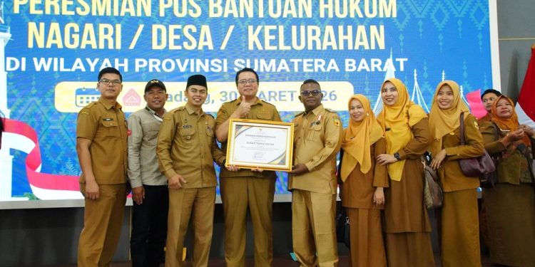 Tanah Datar Raih Penghargaan atas Dukungan Pembentukan Posbakum