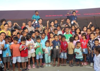 Satgas Damai Cartenz Rayakan Paskah Bersama Anak-anak Papua dengan Kegiatan Edukatif