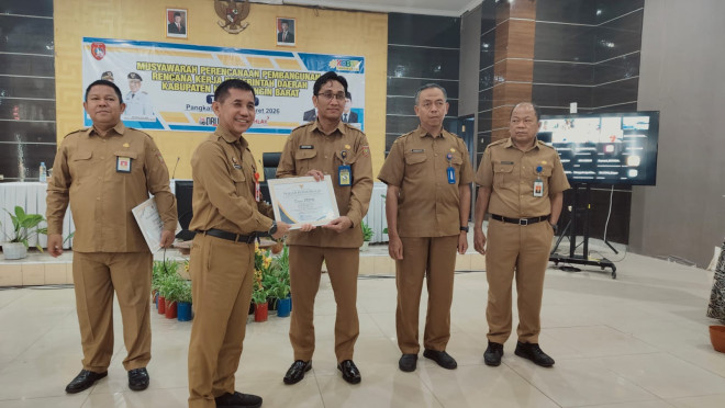 Pemkab Kotawaringin Barat Tingkatkan Transparansi Informasi dengan Penghargaan