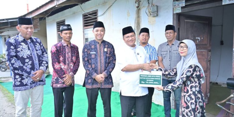 Pemkot Jambi dan BAZNAS Berikan Santunan untuk Akses Pendidikan Anak Prasejahtera