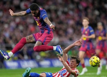 Lewandowski Bawa Barcelona Menang Tipis dari Atletico Madrid 2-1