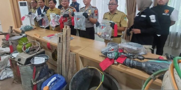 Polresta Banyumas Tangkap Tiga Tersangka Penambangan Emas Ilegal