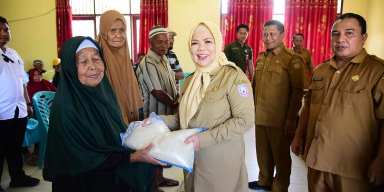 Wakil Gubernur Gorontalo Pantau Distribusi Bantuan Pangan di Boalemo