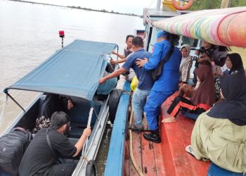 Ambulans Apung Polda Sumsel Selamatkan Nelayan di Banyuasin