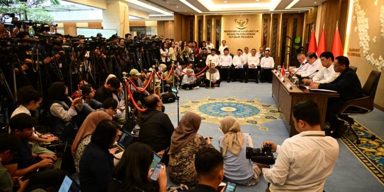 Pemerintah Sesuaikan Tarif Tiket Pesawat, Kenaikan Dibatasi 9-13 Persen