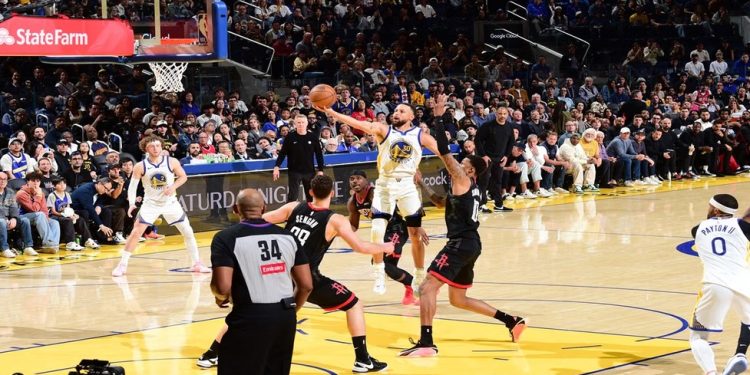 Stephen Curry Kembali Bermain, Cetak 29 Poin Meski Warriors Kalah