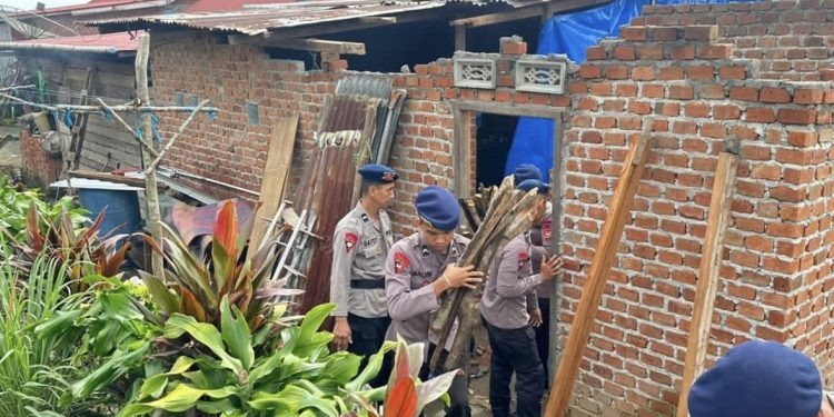 Brimob Polda Bengkulu Bantu Pemulihan Pascabencana di Rejang Lebong