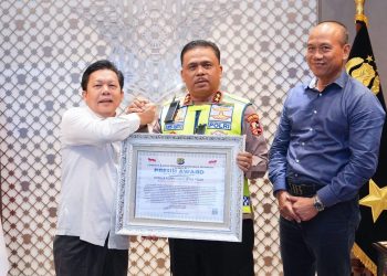 Kakorlantas Polri Terima Penghargaan Presisi Award dari Lemkapi