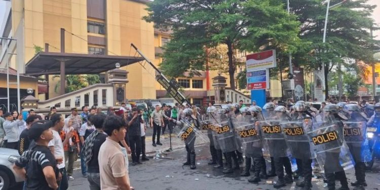 Polres Jakarta Selatan Tingkatkan Kesiapsiagaan Melalui Simulasi Sispam Mako