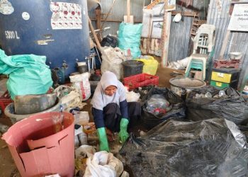 Mpok Damira Bojonegoro Berhasil Ubah Sampah Jadi Produk Ekonomis