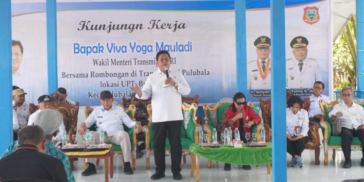 Wamentrans Serahkan Sertifikat Tanah untuk Transmigran di Gorontalo