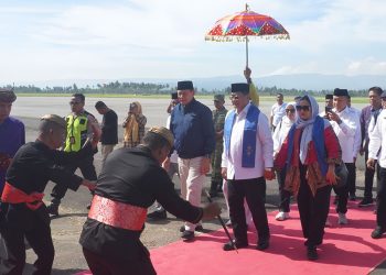 Wakil Menteri Transmigrasi Disambut Upacara Adat di Gorontalo
