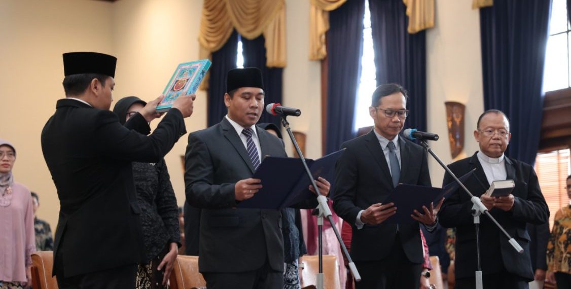 Universitas Gadjah Mada Lantik 12 Pejabat Baru di Lingkungan Kampus