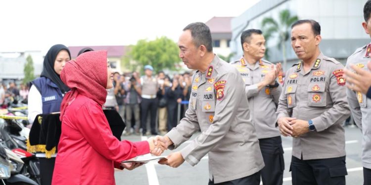 Polda Sumsel Kembalikan Ratusan Kendaraan Hasil Kejahatan kepada Pemilik