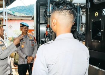 Kapolda Bengkulu Tinjau Posko Darurat dan Salurkan Bantuan untuk Korban Banjir di Lebong