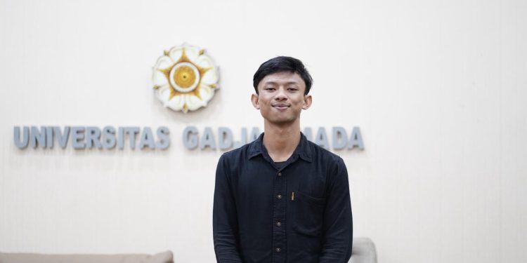 Kisah Inspiratif Alfath, Anak Tukang Bangunan yang Raih Prestasi di UGM