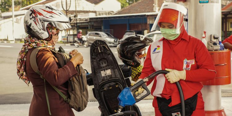 Kebijakan Harga BBM: Tantangan Kepemimpinan Nasional di Tengah Tekanan Global