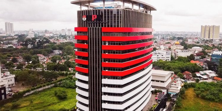 KPK Tangkap 16 Orang dalam OTT di Jawa Timur, Termasuk Bupati Tulungagung