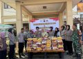 Polwan dan Bhayangkari Polda Kaltim Salurkan 125 Karung Beras untuk Warga Lamaru