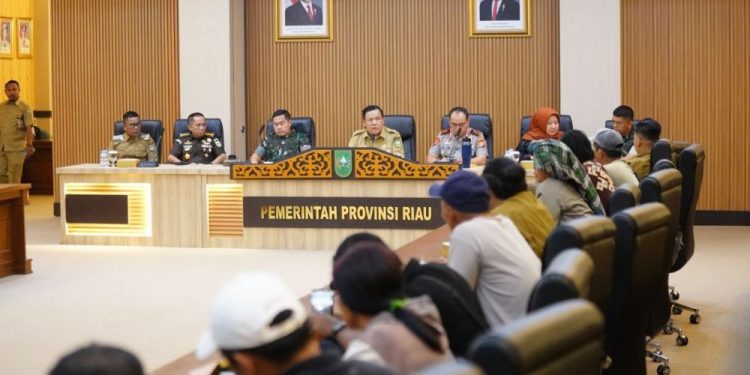 Pemprov Riau Bahas Relokasi Tesso Nilo, Terima Aspirasi Warga