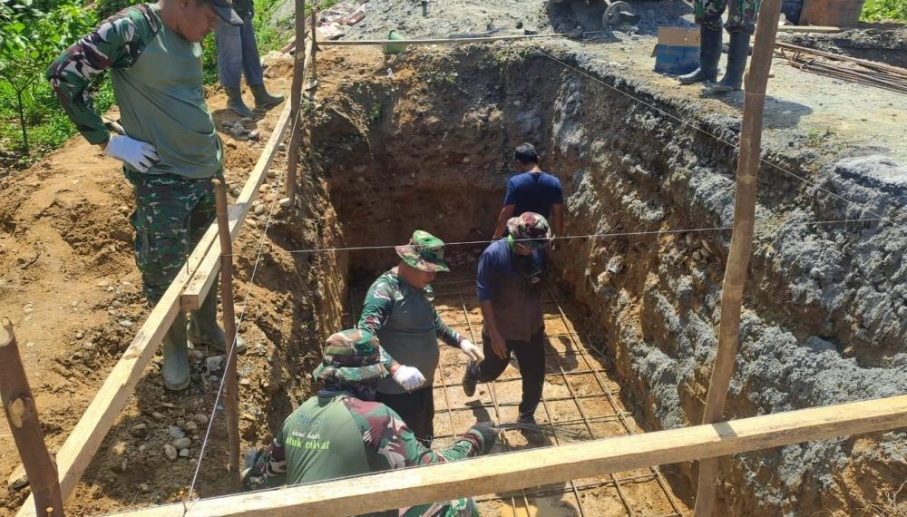 TNI dan Masyarakat Bersama-sama Mempercepat Pembangunan Jembatan Gantung di Aceh Tenggara