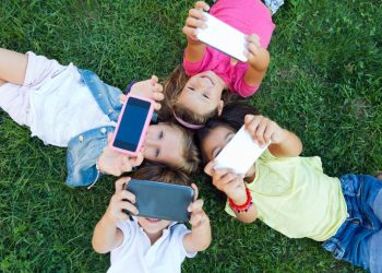 Penggunaan Media Sosial Berlebihan Turunkan Literasi Remaja