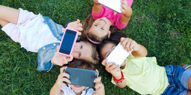 Penggunaan Media Sosial Berlebihan Turunkan Literasi Remaja