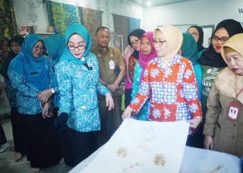 Pelatihan Batik Cap di Probolinggo Tingkatkan Keterampilan Perempuan