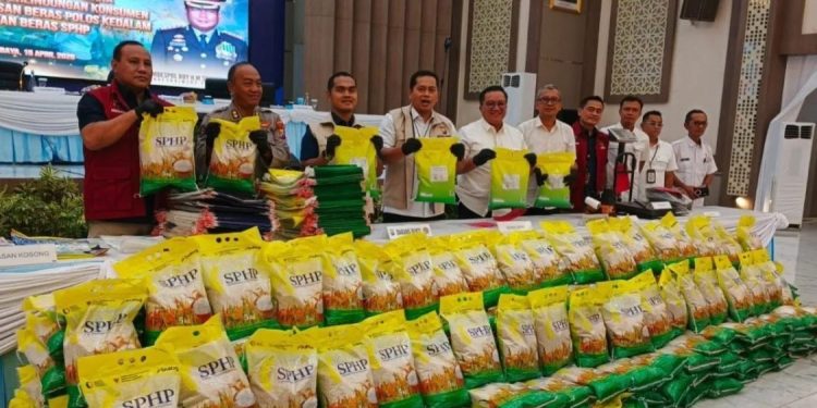 Polda Jawa Timur Bongkar Peredaran Beras SPHP Palsu di Probolinggo