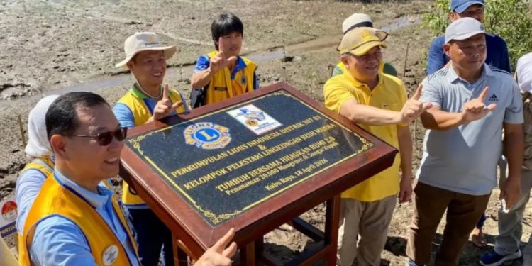 Pemkab Kubu Raya Tanam 20 Ribu Mangrove untuk Cegah Abrasi Pesisir
