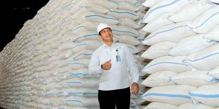 Dirut Bulog Ajak Masyarakat Tinjau Stok Beras di Gudang