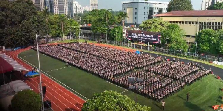 Kapolda Metro Jaya Pimpin Apel Brimob di Stadion Presisi