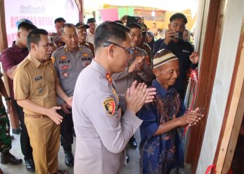 Kapolda Sumsel Berikan Bantuan Rumah untuk Petani Lansia di OKU Timur