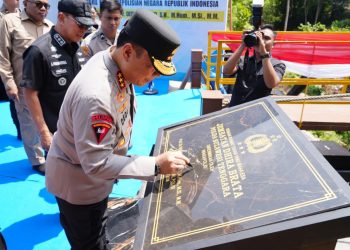 Wakapolri Meresmikan Jembatan Perintis “Dhira Brata” di Sulawesi Tenggara