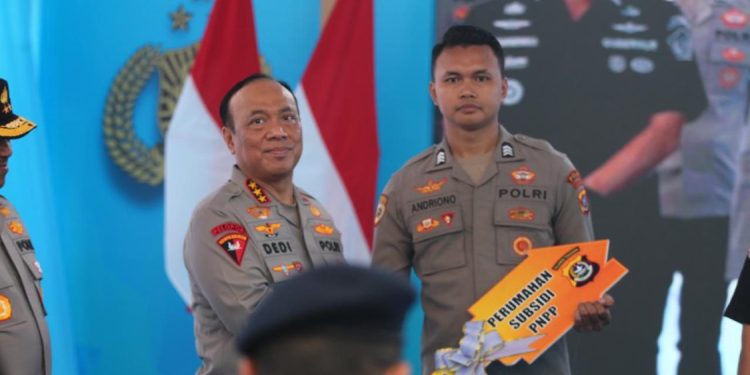 Polri Serahkan 378 Unit Rumah di Sulawesi Tenggara untuk Dukung Program Nasional
