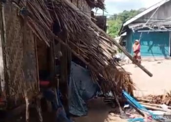 Gelombang Laut Tinggi Rusak Belasan Rumah di Banggai Laut, Sulteng