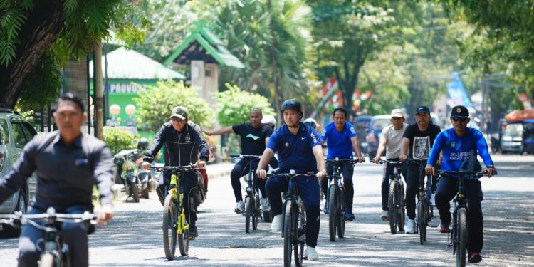 Program Bersepeda ke Kantor Diterapkan di Pangkep untuk Efisiensi dan Kesehatan
