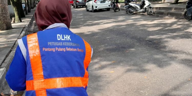 Perjuangan Mina dalam Menjaga Kebersihan Kota Pekanbaru