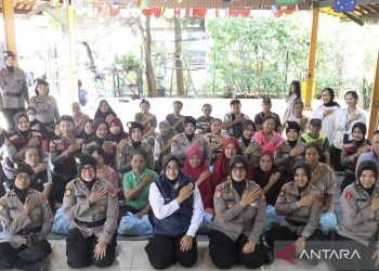 Polwan Polda Metro Jaya Adakan Edukasi dan Bakti Sosial Sambut Hari Kartini